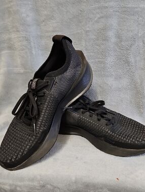 Nike Black Knit Low-Top Running Sneakers